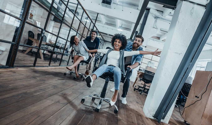 Collega's in bureaustoelrace